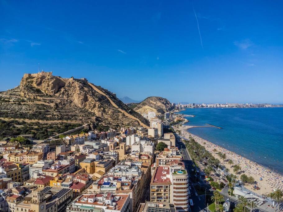 Marieta Apartment By The Castle With Ac Alicante Esterno foto